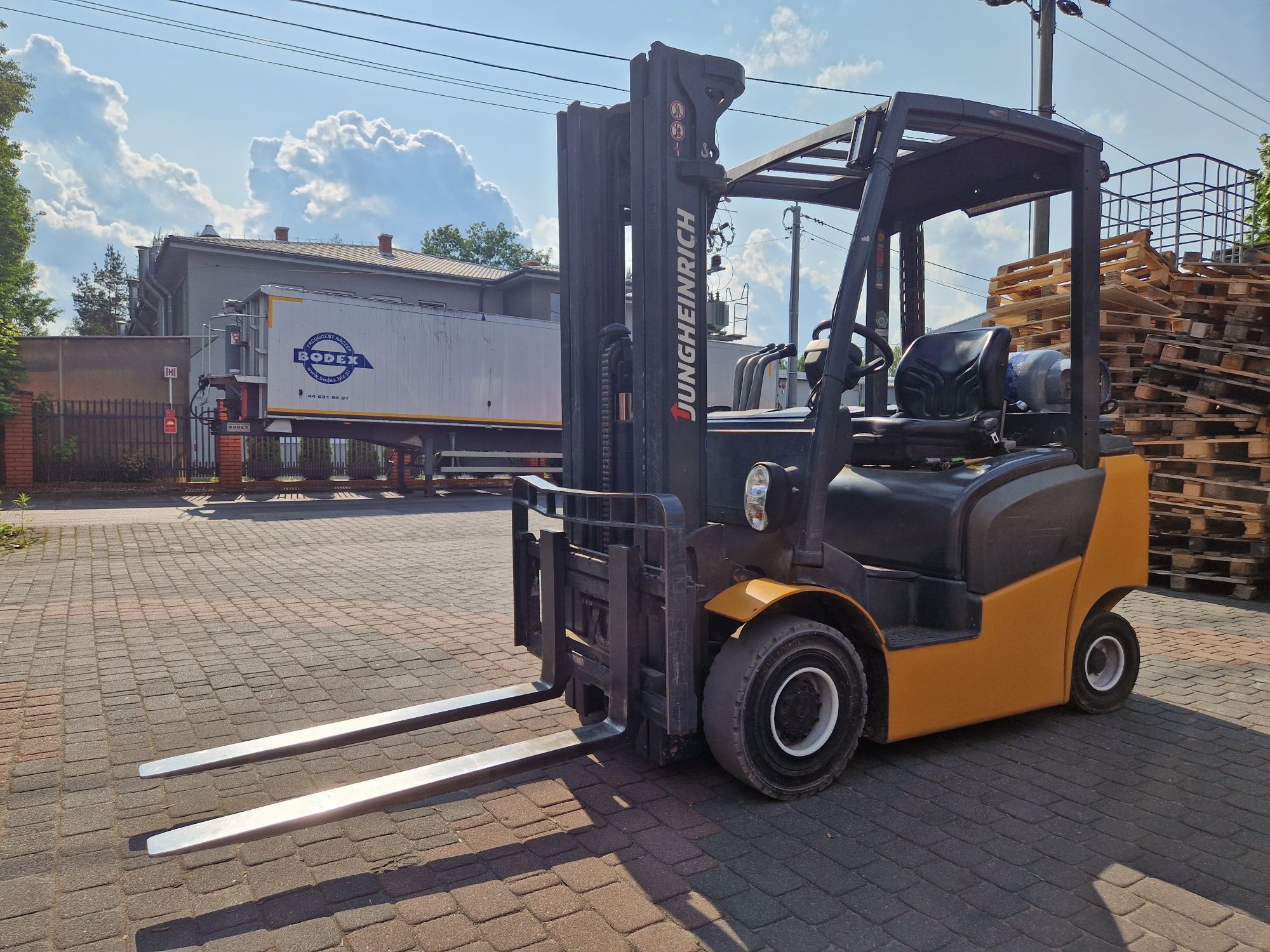 Wózek widłowy Jungheinrich TFG 320 triplex LPG 2015r