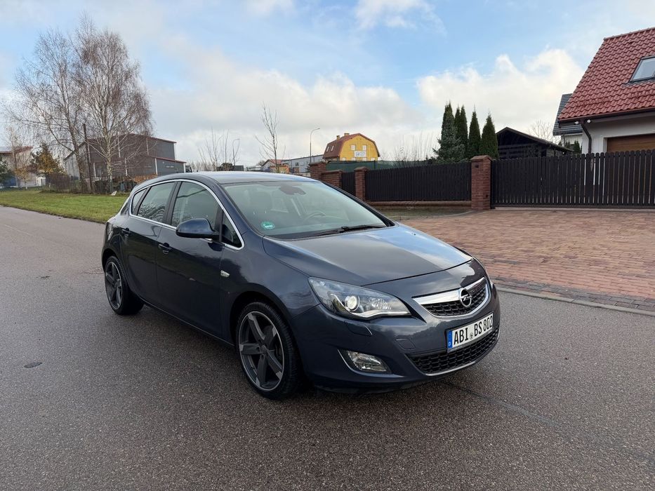 Opel Astra Bixenon/Ledy/alu/serwis/ super stan /z Niemiec /