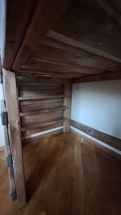 Дитяче дерев'яне ліжко