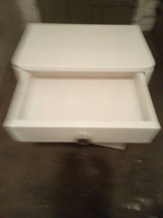 Stolik nocny z czasów PRL-u  biały