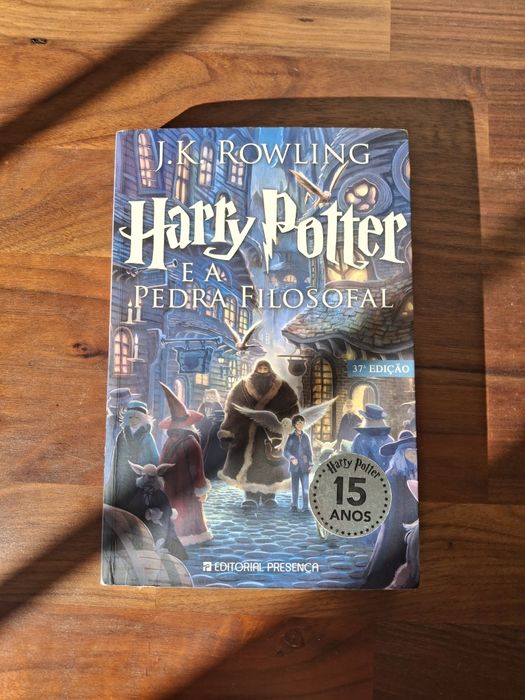 Livro Harry Potter e a Pedra Filosofal