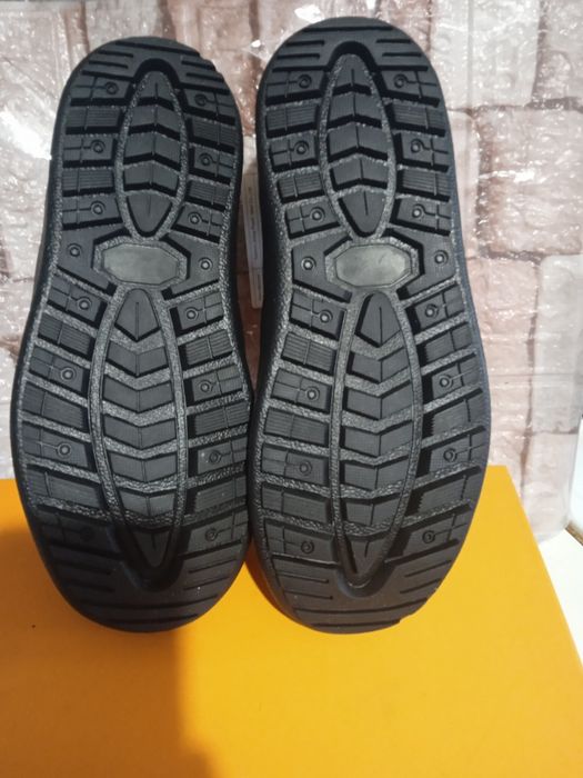 Продам женские стильные дутики.