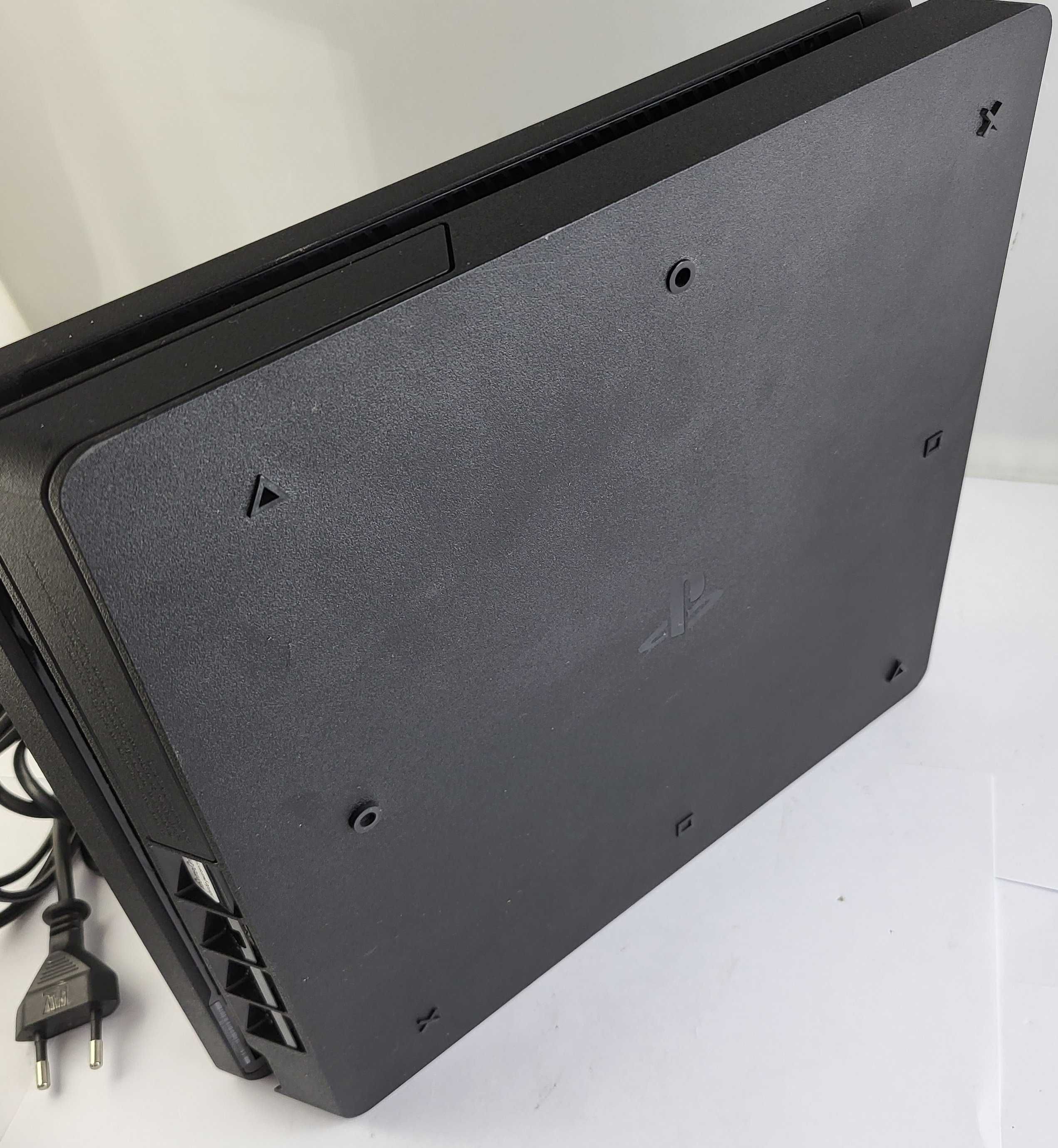 Konsola PLAYSTATION 4 SLIM 500GB + Pad, okablowanie