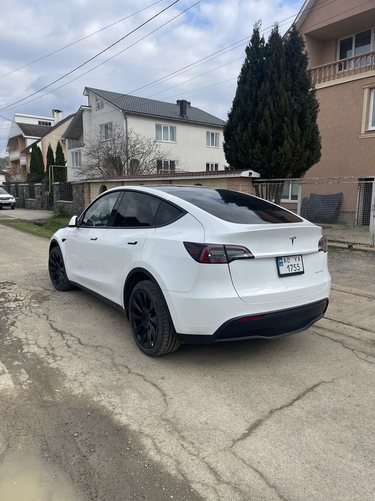 Tesla model y 2023 dual motor