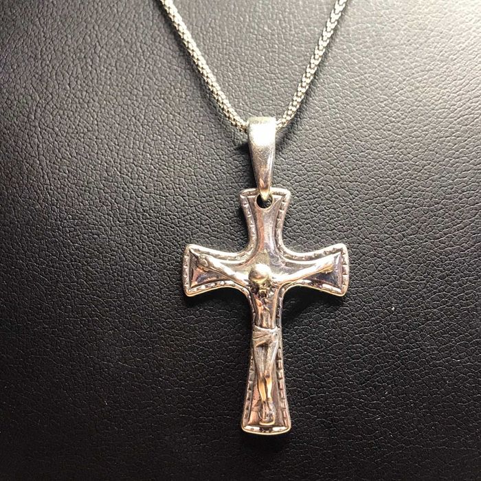 Piękny srebrny krzyżyk p.925 3,80g 35mm Jezus