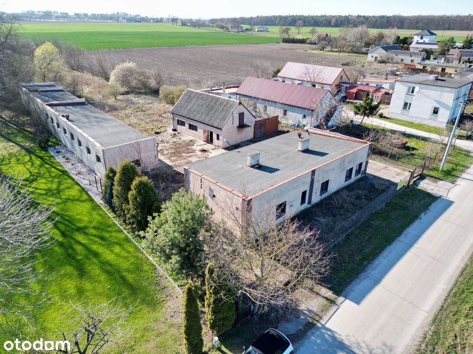 Atrakcyjna, duża działka z budynkami gospodarczymi