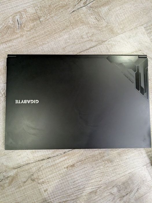 Ігровий ноутбук Gigabyte g7 mf