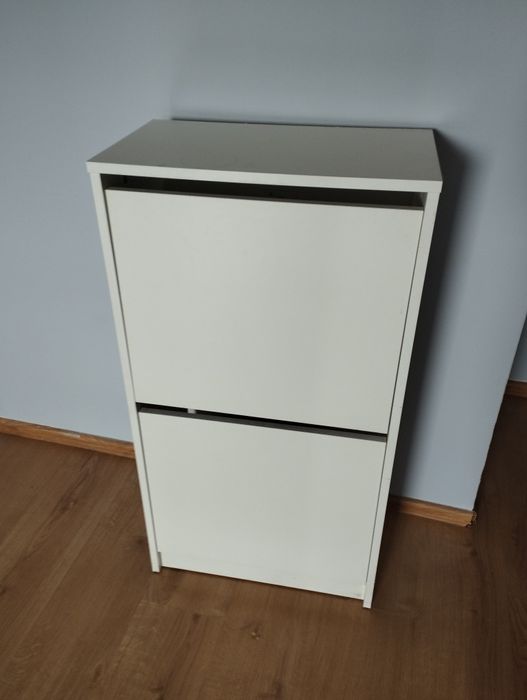 BISSA IKEA Biała szafka na Buty 
Szafka na buty, 2 przegrody, biały, 4
