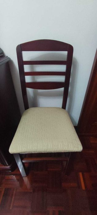 Cadeiras estofadas em optimo estado