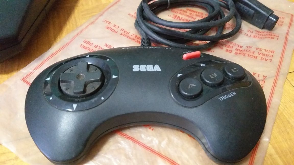 Sega Mega Drive 2 Bem Estimada + 3 jogos