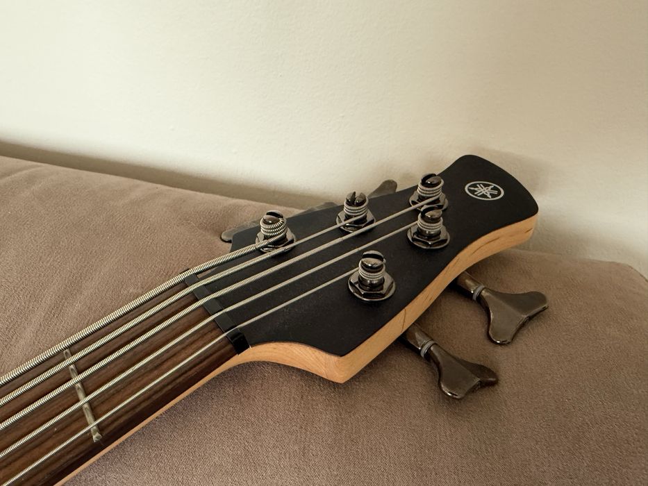 Baixo Yamaha TRXB505