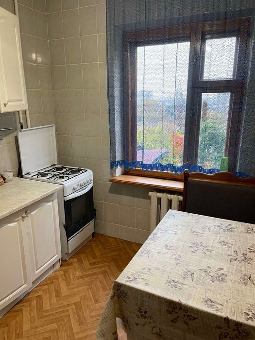 Оренда кімнати в 2 кімнатній квартирі для дівчини. Район Виноградар