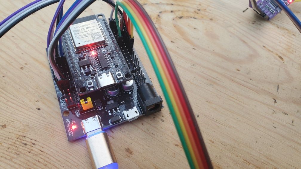 Internetowe Radio WI-FI DIY — ESP32 z DAC PCM5102A, ekran OLED 1,3″