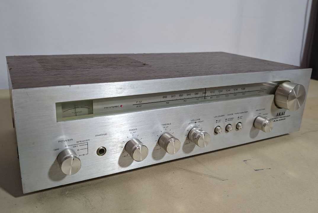 Ресивер Akai AA-1010, має тюнер FM/AM, 4-16 Ом,збірка Японія
