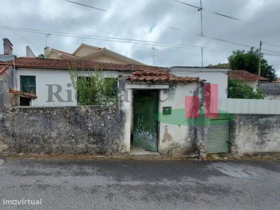 Moradia T2 para reabilitação em Aljubarrota ***RIOMAGIC***
