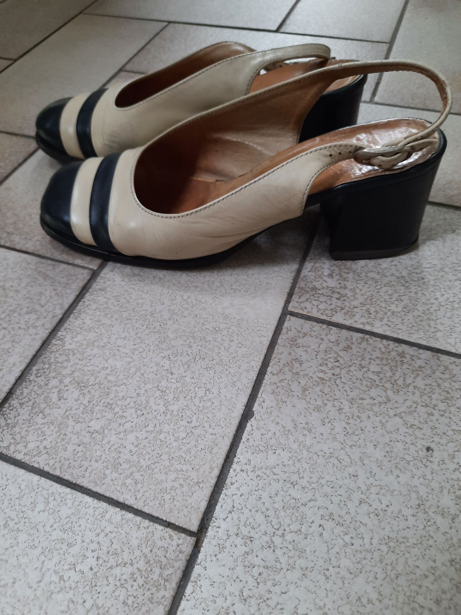Buty damskie z odkrytą pieta