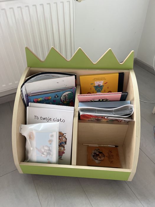 Regal na ksiazki do pokoju dzieciego