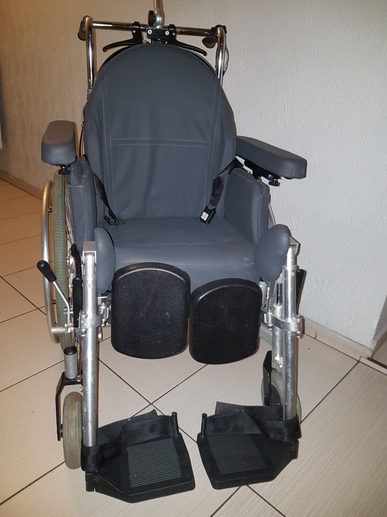 Bischoff Triton wielofunkcyjny wózek inwalidzki stabilizujący