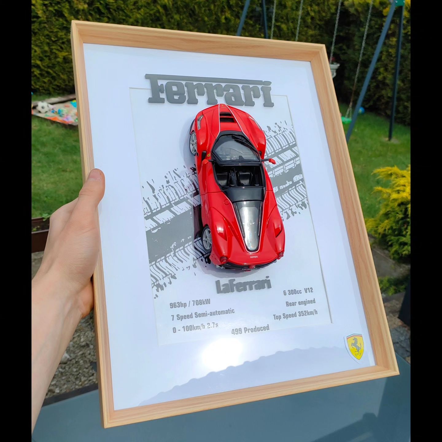 Model Ferrari LaFerrari w ramce