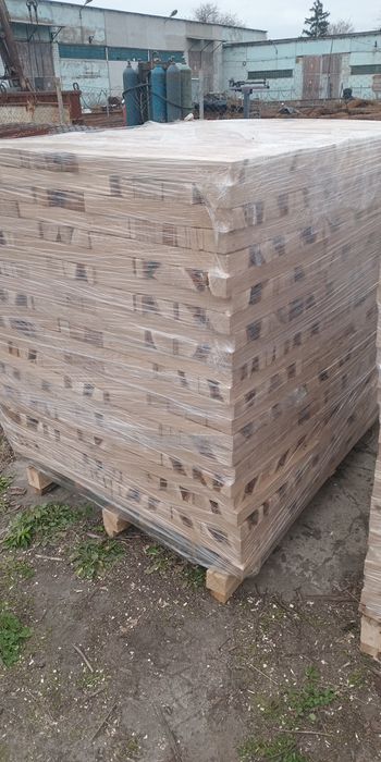 Дрова дуб пиляні сухі складені на піддон доставка самовивіз
