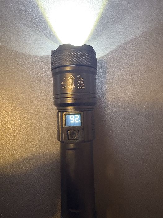 Latarka LED 2000lm z zoomem