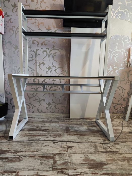 Продам компьютерный стол б/у