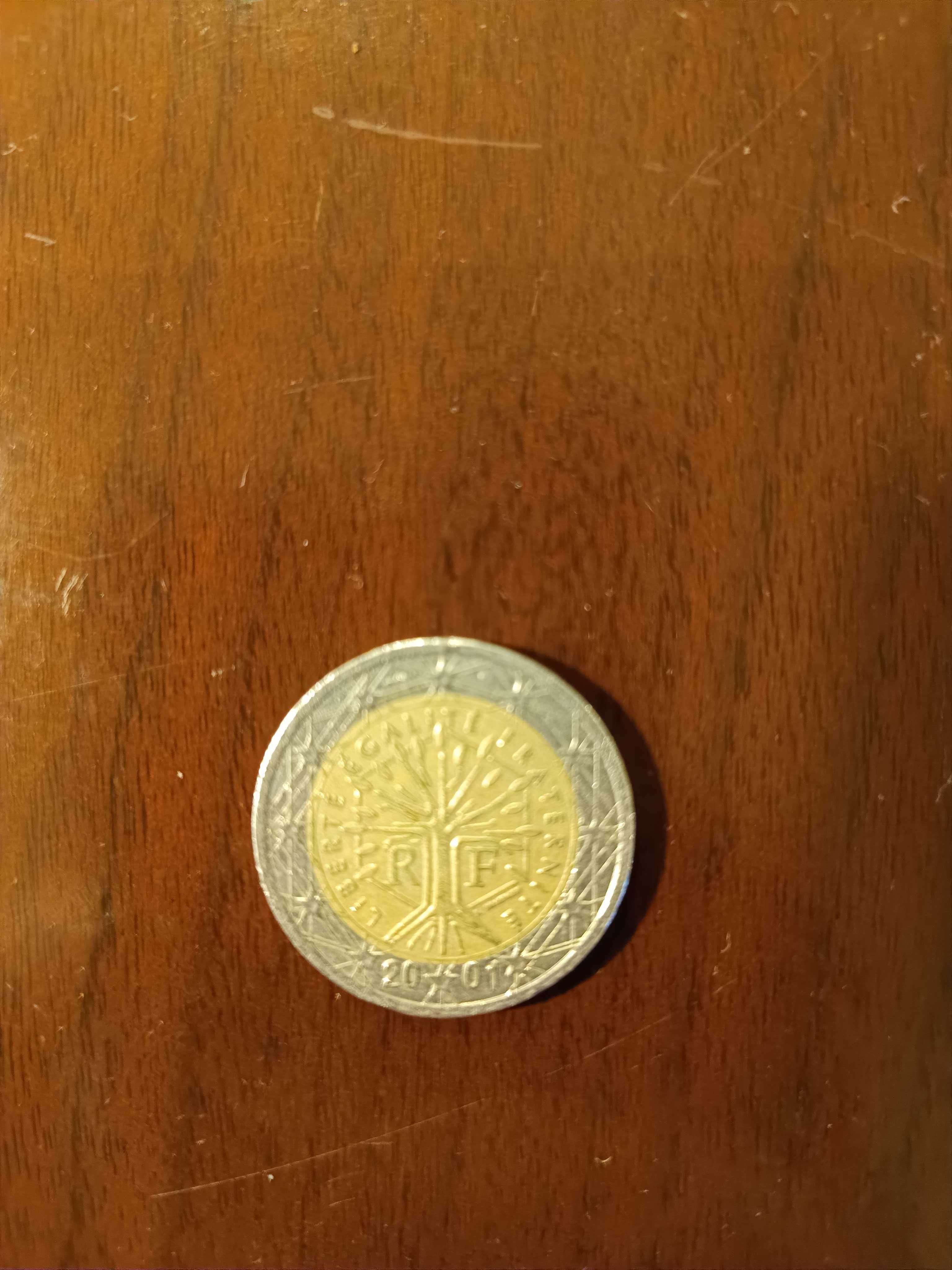 Moeda de 2 euros francesa do ano 2001 com erros de cunhagem