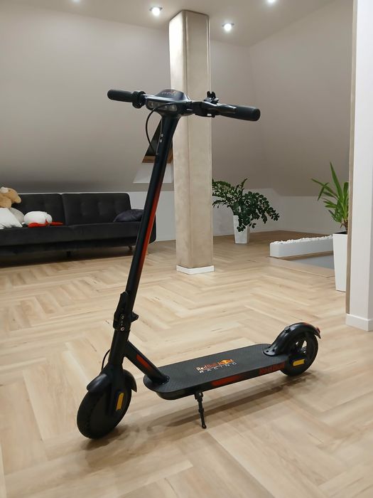Hulajnoga elektryczna red bull