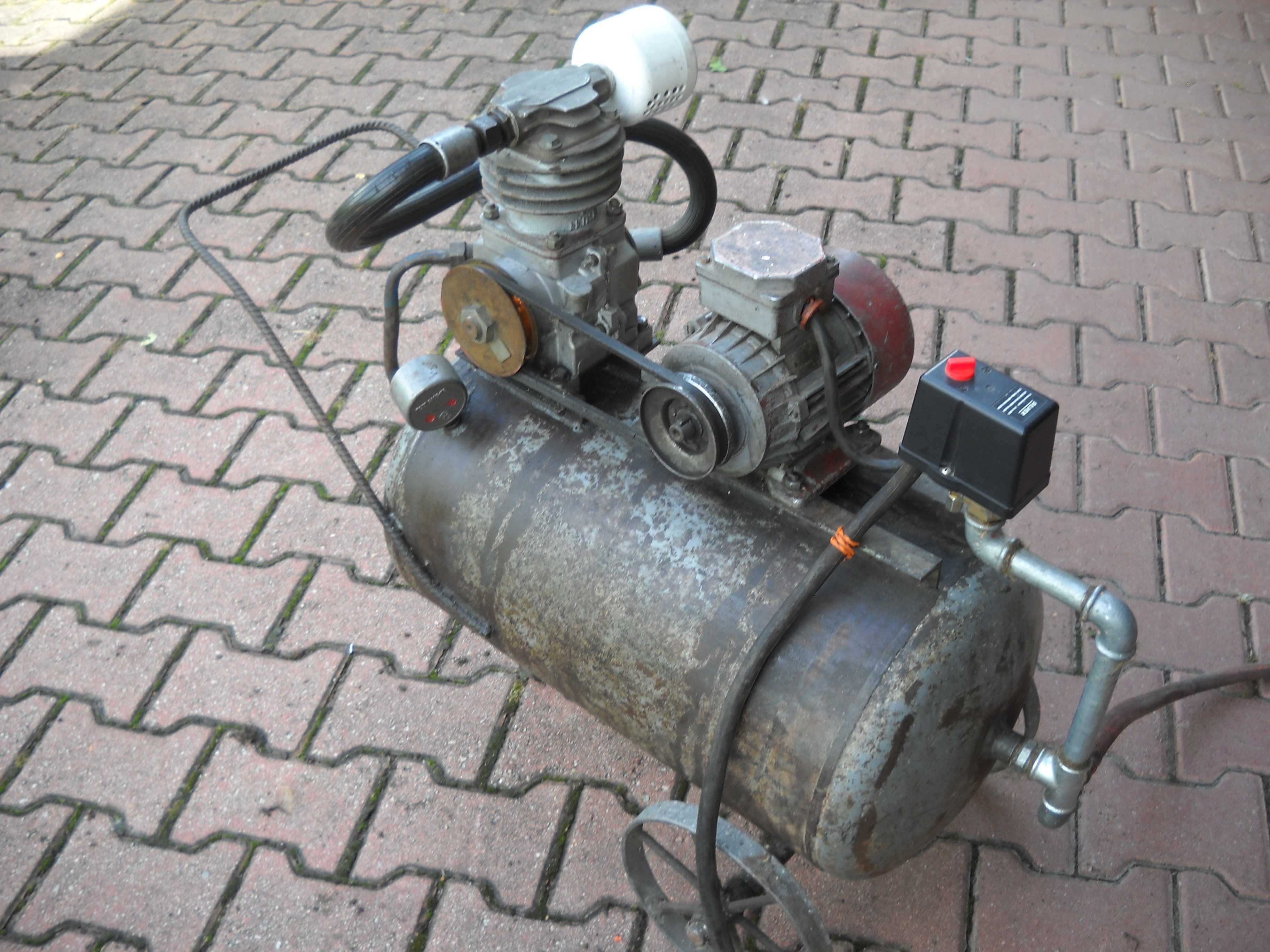 Kompresor jednotłokowy zbiornik 40L, z elektrozaworem