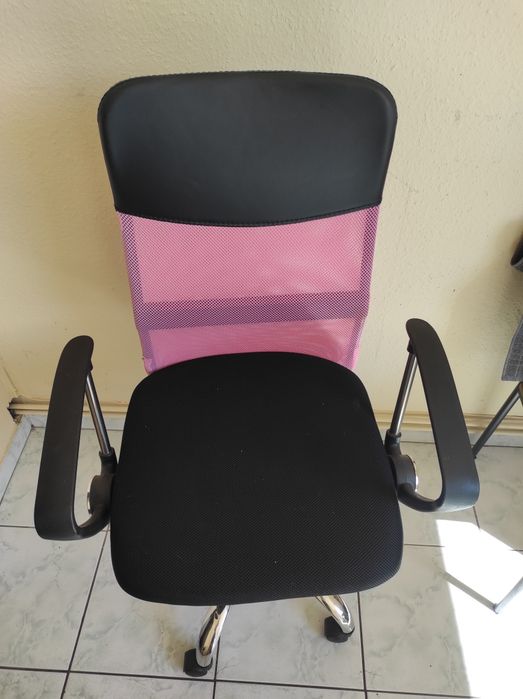 Krzesło do biurka dla nastolatki jak nowe
