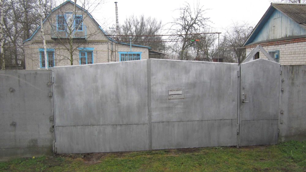 Продам будинок у с. Перемога  із земельною ділянкою 64 сотки