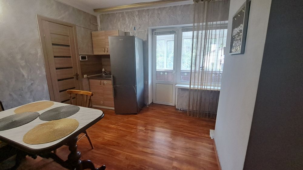 Подобова оренда пів будинку.