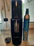 saturator sodastream+ butelka + pełny nabój CO2