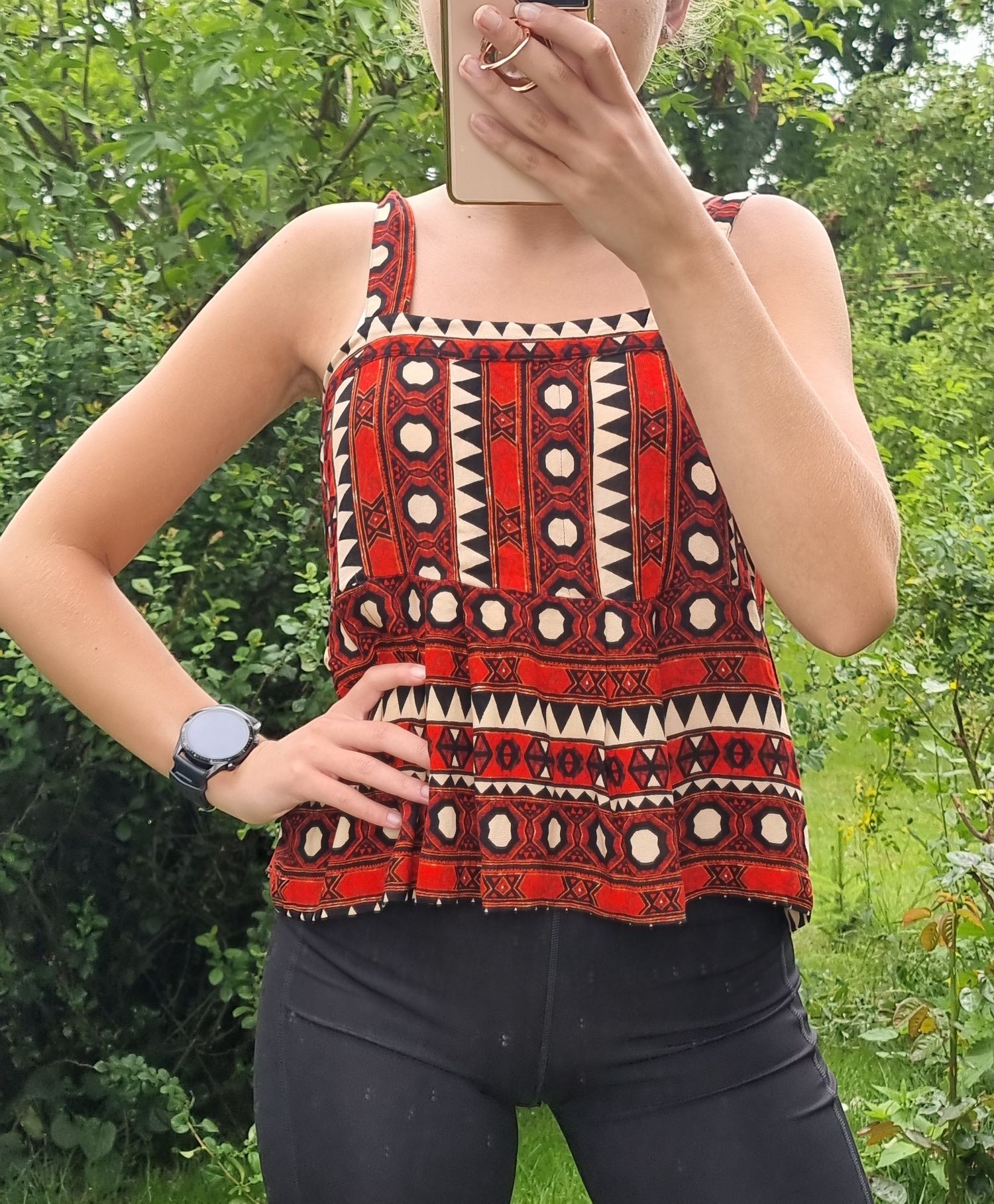 Czerwony top na ramiączkach