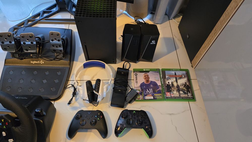 Konsola Xbox series X 1 Tb napęd kierownica logitech, monitor 34 cali.