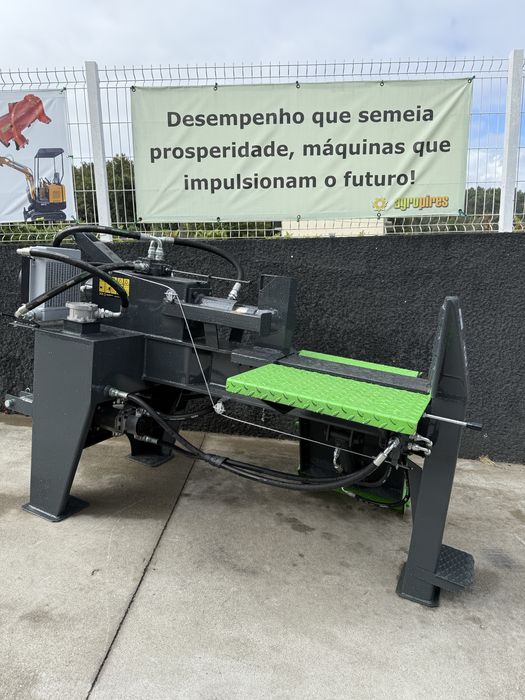 Rachador de lenha 30 ton. Com radiador e plataforma elevatoria