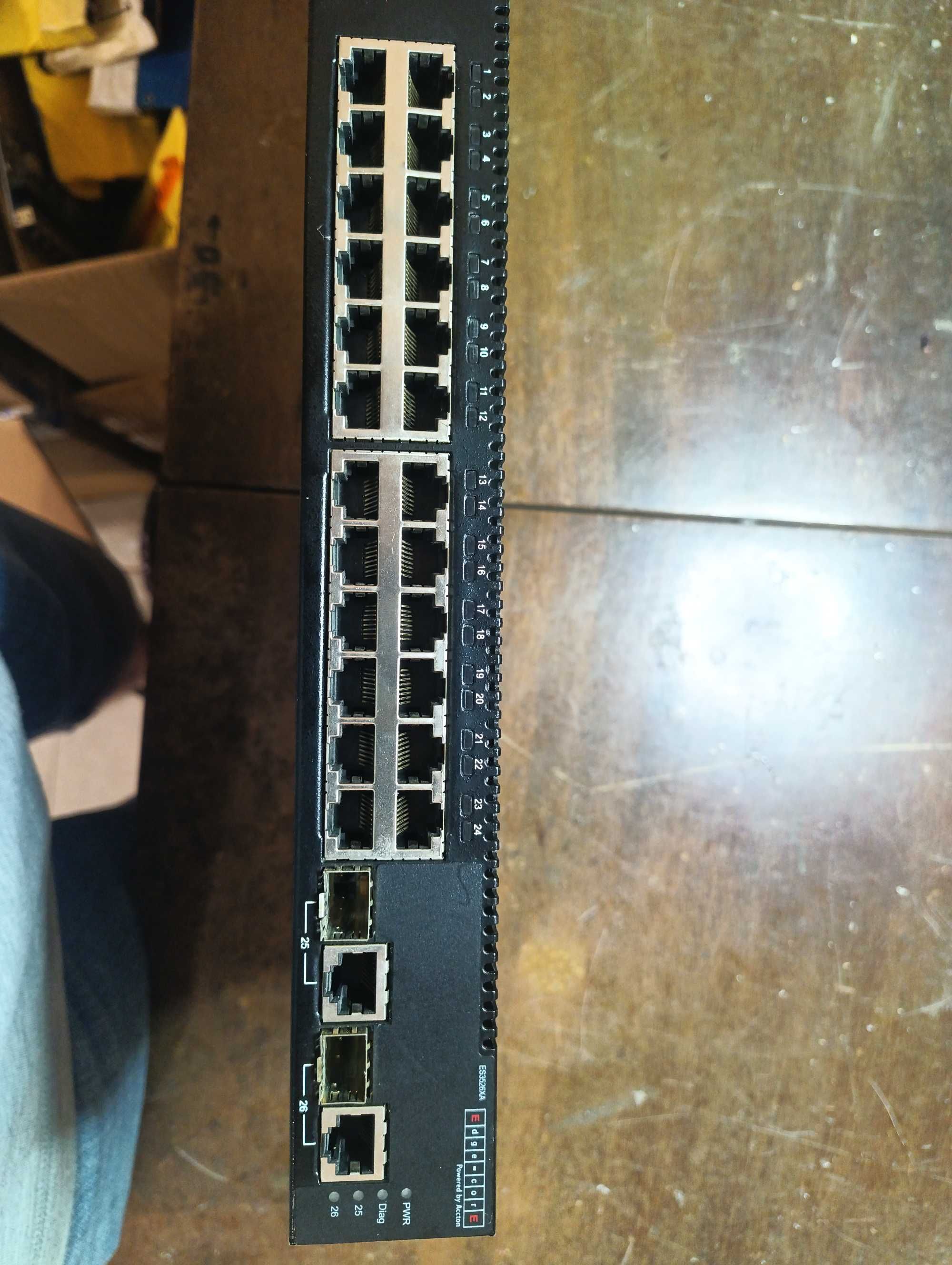 Edge-Core ES3526XA — 24×10/100 + 2×Gigabit combo, керований L2/4