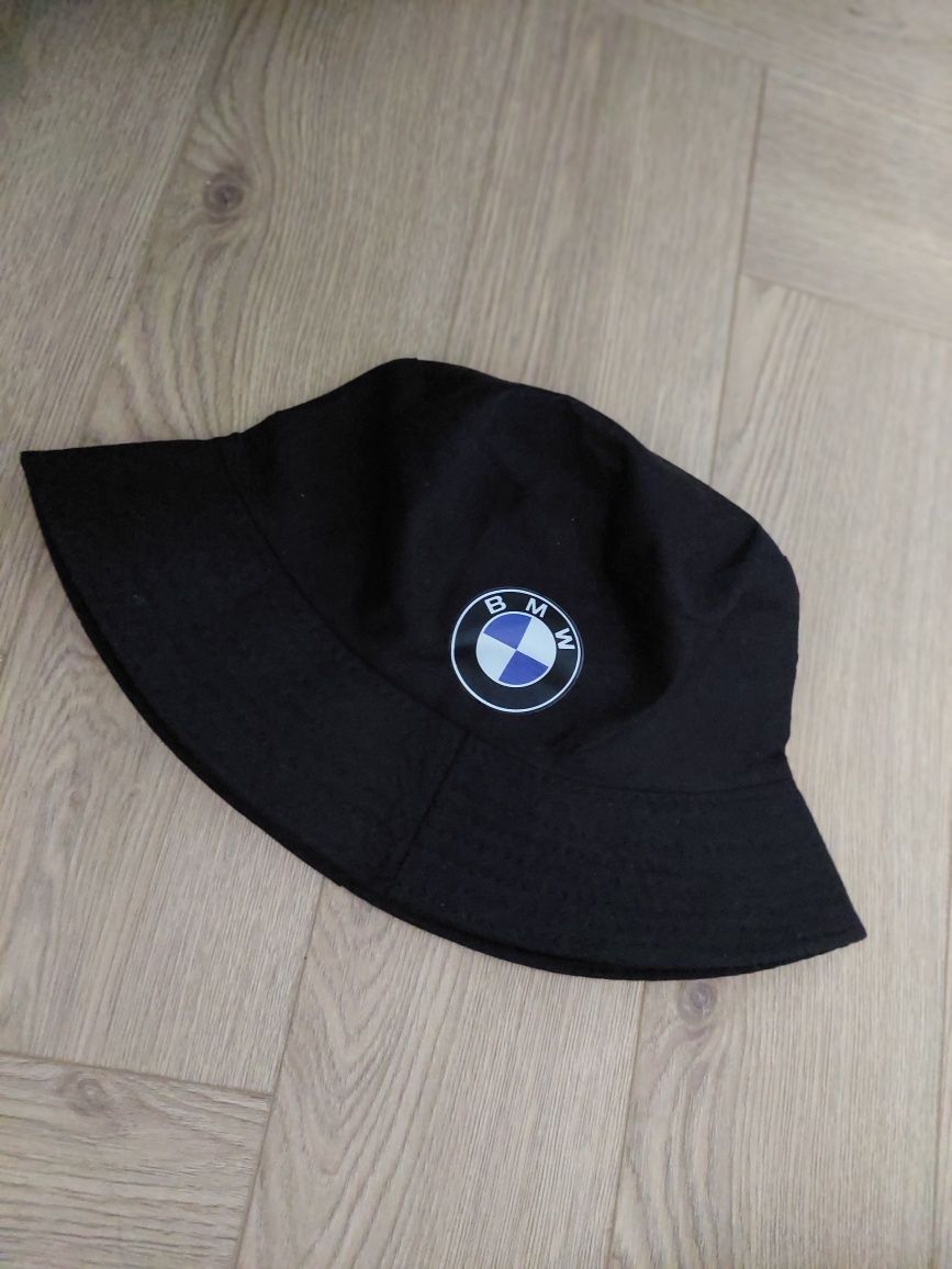 Czarny kapelusz bmw