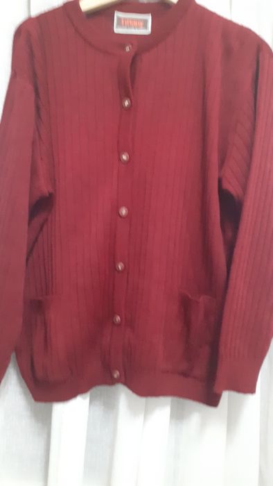 Casaco de malha bordeaux tifanys large com botões  com mangas canelada