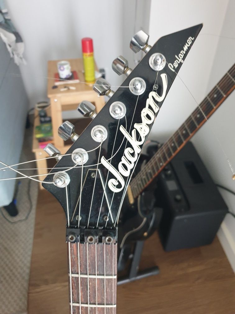 Guitarra Jackson a funcionar bem
