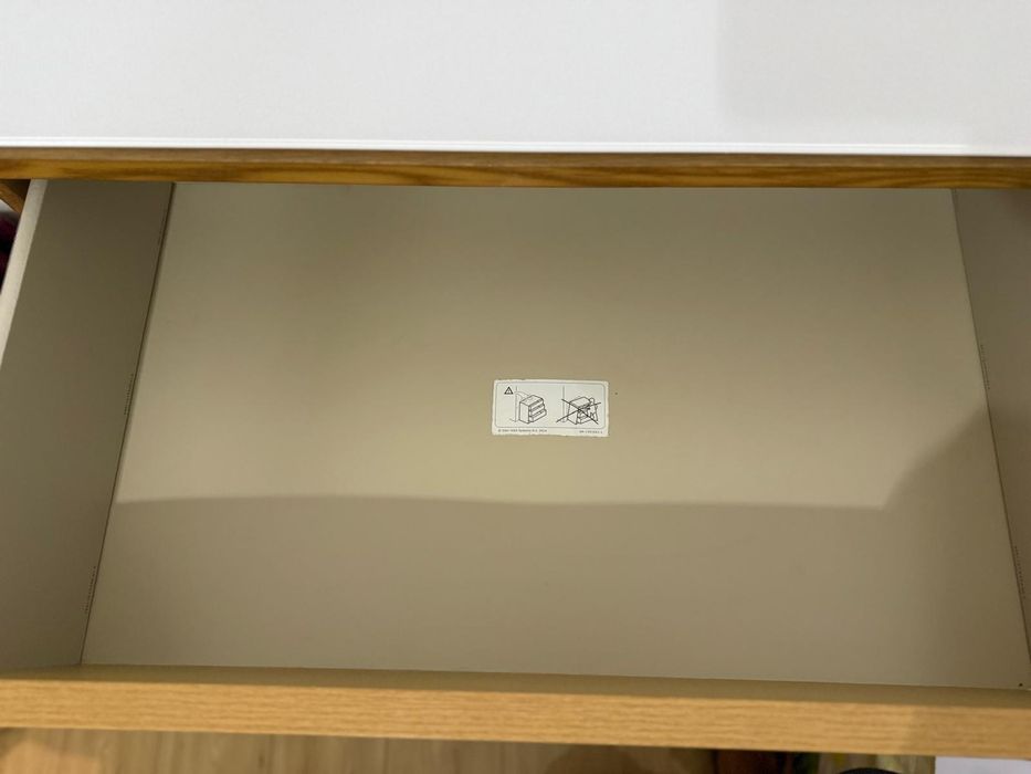 Comoda MALM carvalho + tampo de vidro (Ver fotos, ler descrição)