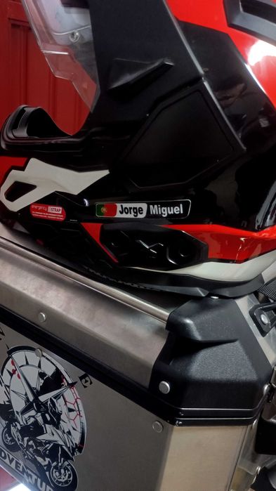 Autocolantes etiqueta do nome piloto com bandeira e grupo de sangue