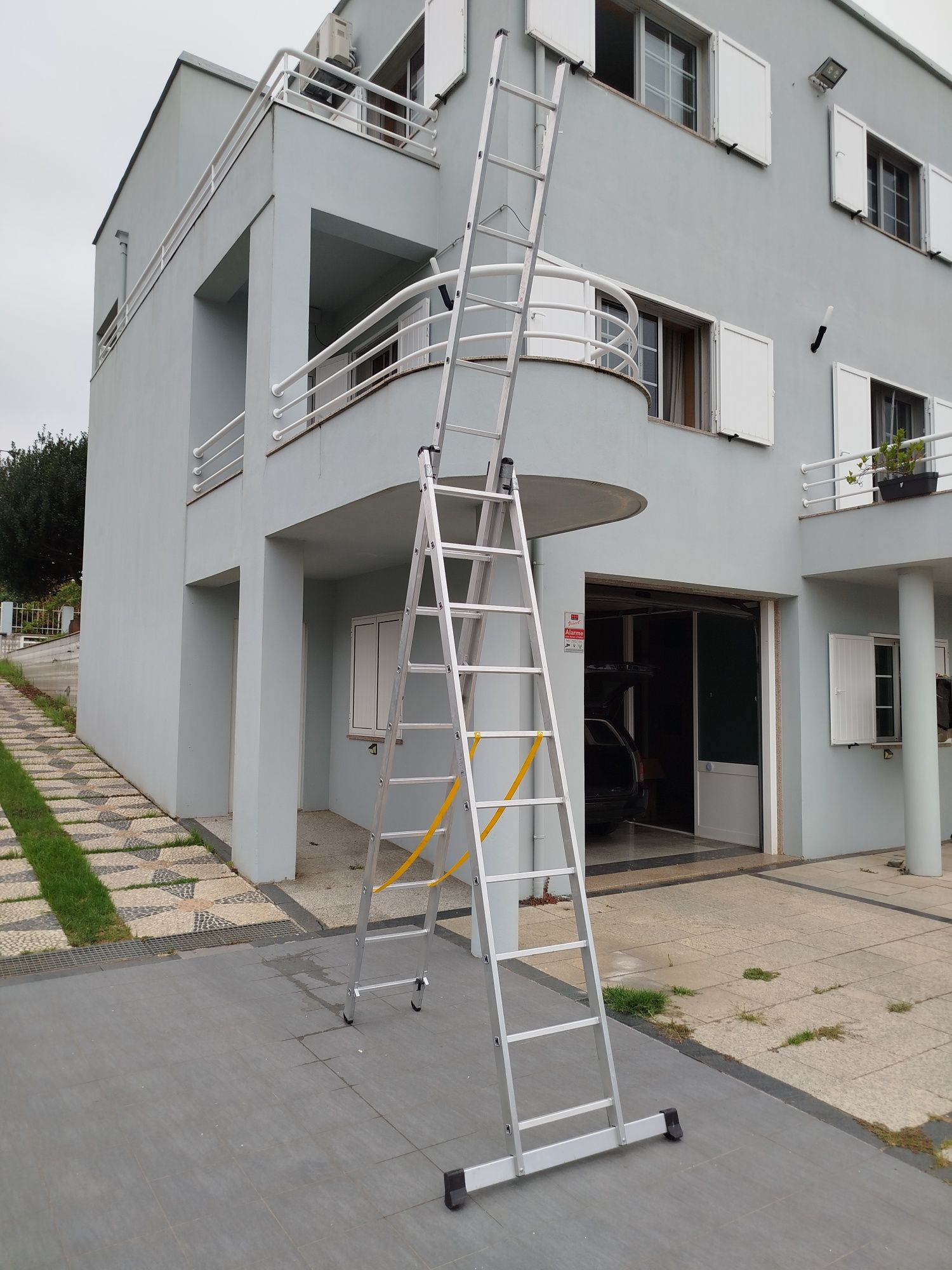 Escada extensível de 7,64 metros