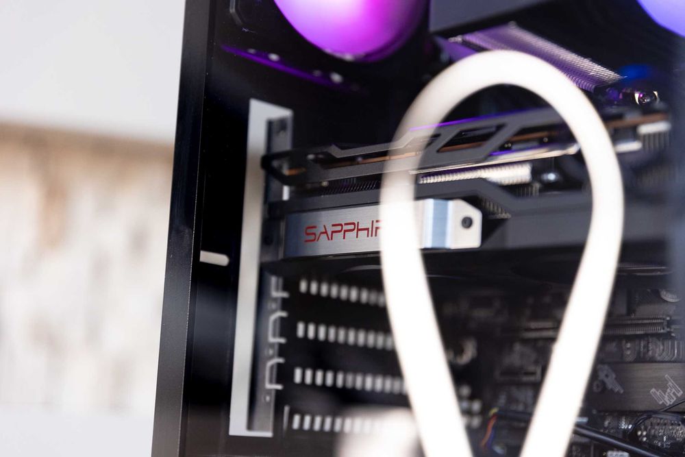 Komputer gamingowy, Ryzen 7 5700X, Sapphire RX 6800.