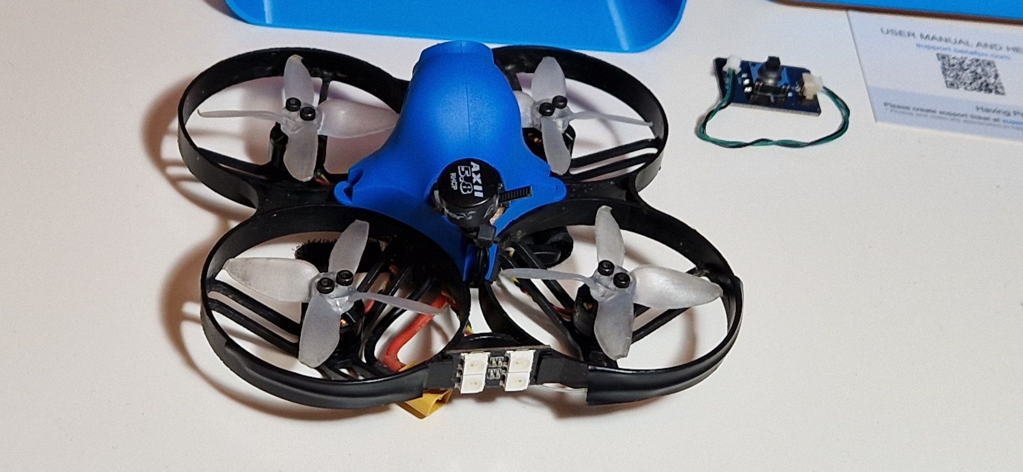 Dron BetaFPV 85x HD - nagrywa w HD na wkładaną kartę micro SD