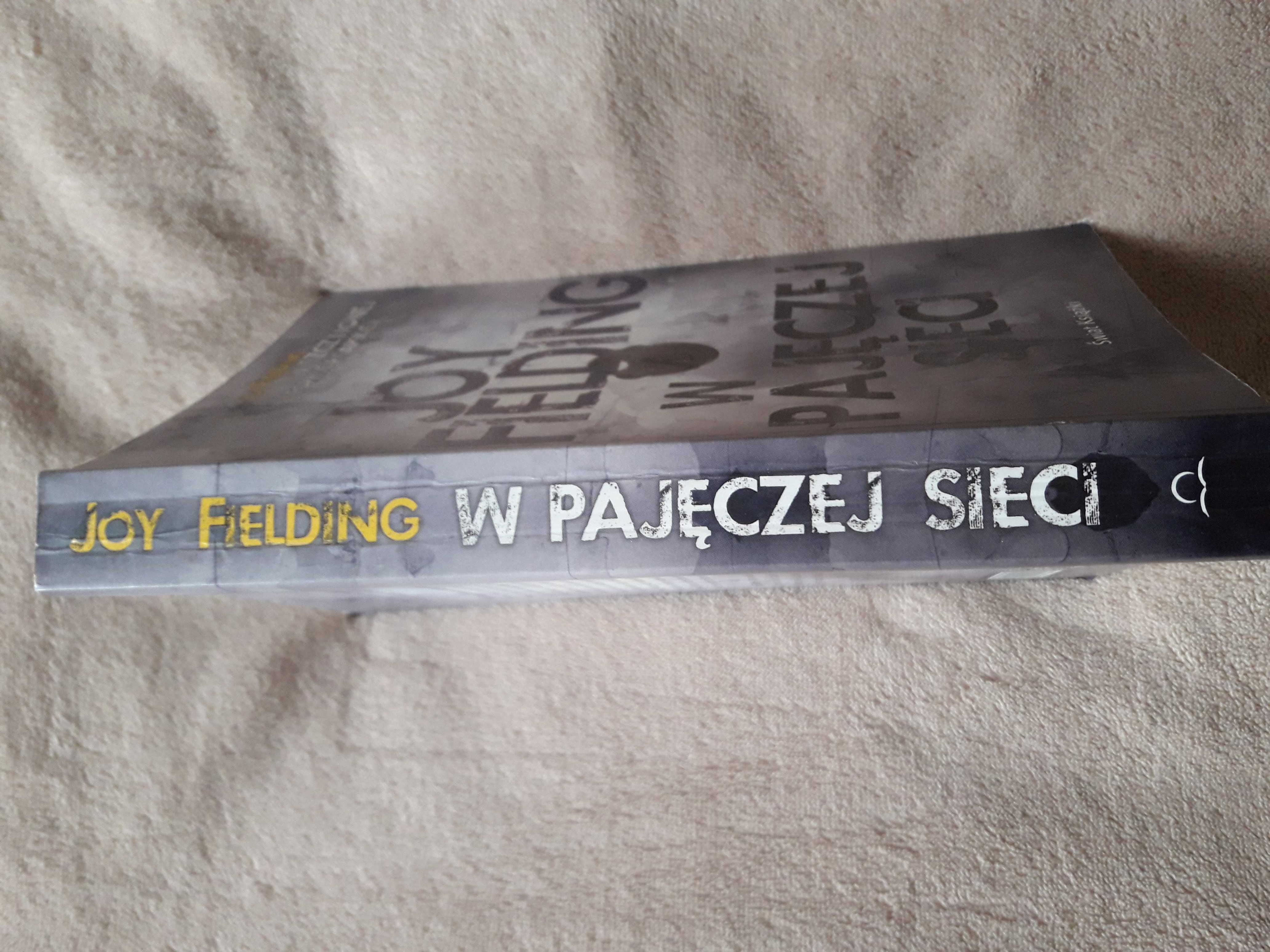 W pajęczej sieci, Joy Fielding