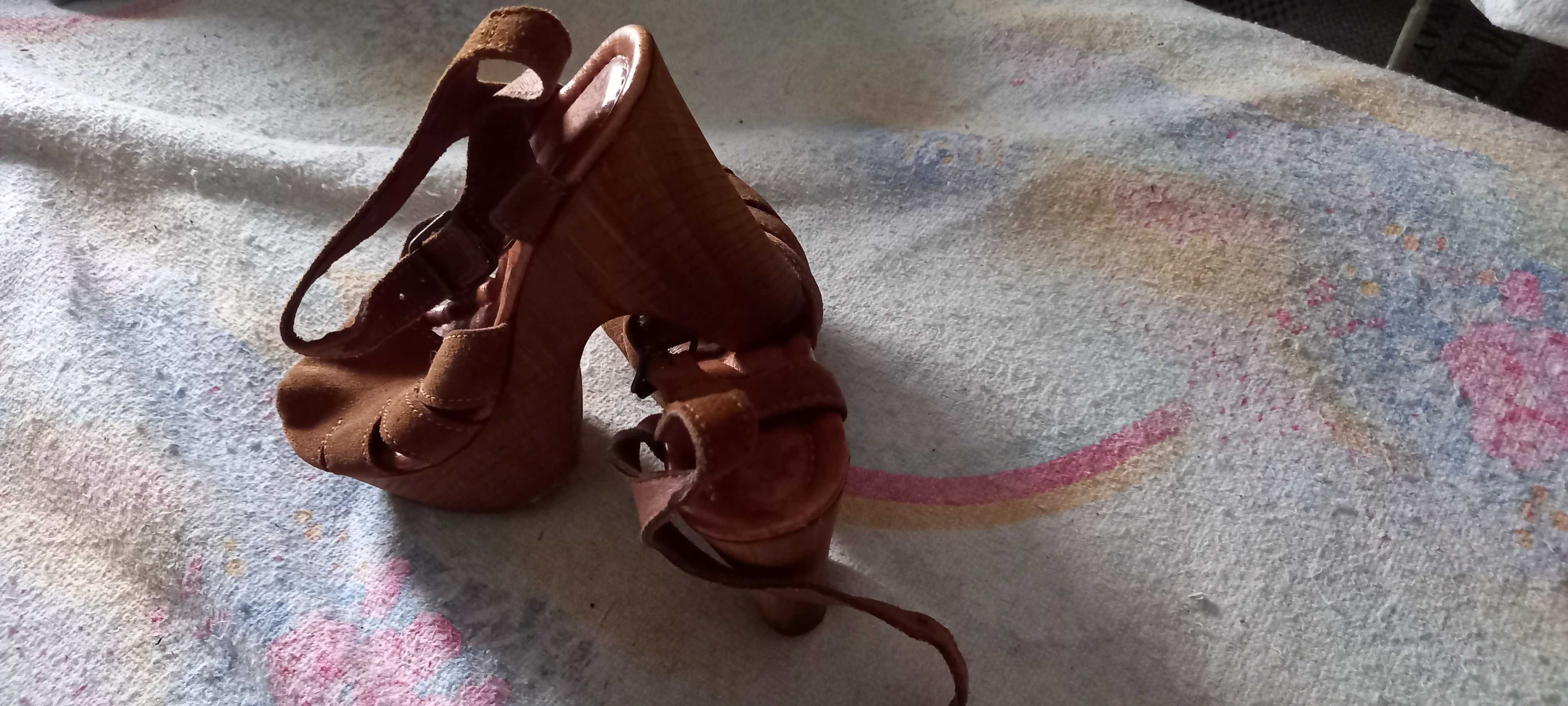 Sapatos novos tam 35/36