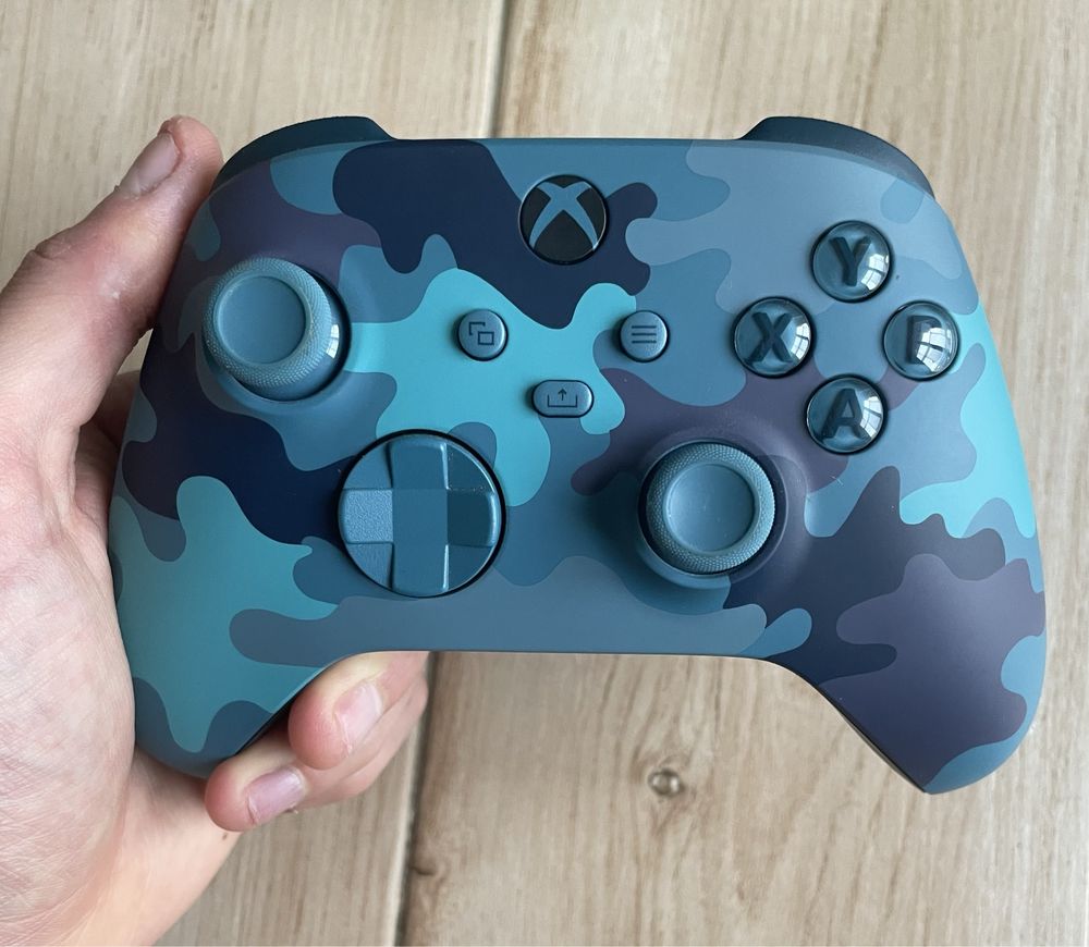 Comando Xbox One (Blue Camo) + Capa Series X +2Jogos + (Extras Oferta)