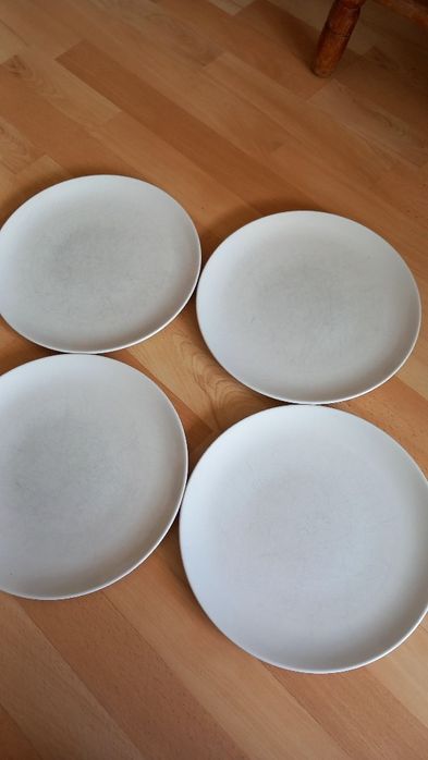 zestaw 4-ch płaskich talerzy Ikea średnica 26 cm