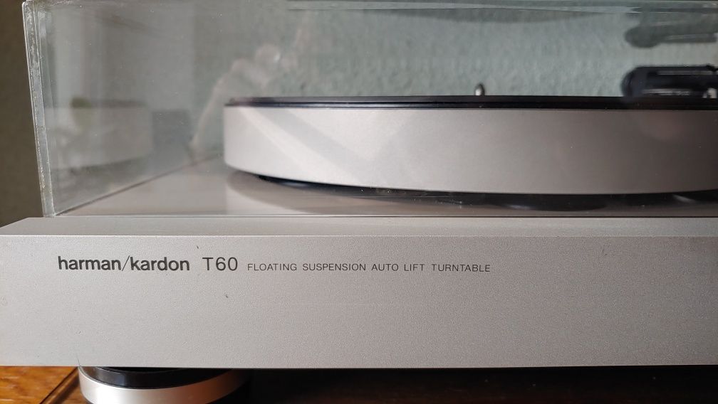 Gramofon Harman Kardon T60